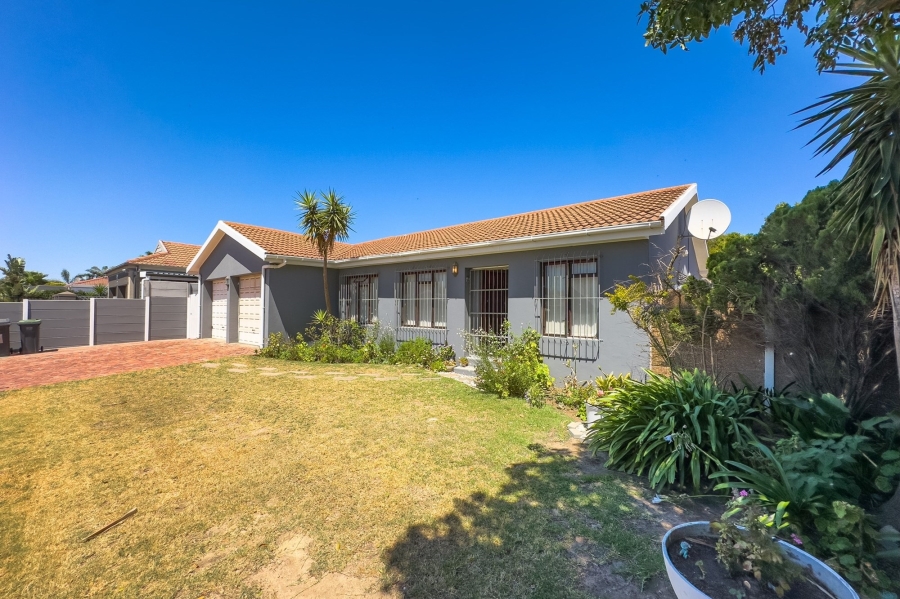 5 Bedroom Property for Sale in Uitzicht Western Cape